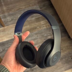 (Like New)Beats Studio Pro - Wireless Noise Cancelling Headphones - Navy